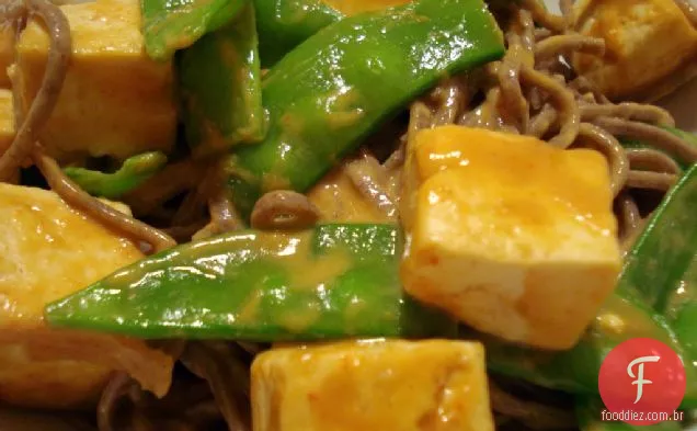Tofu De Manteiga De Amendoim Com Ervilhas