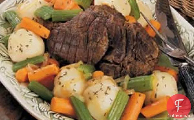 Carne de veado assada com legumes