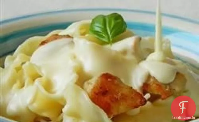 Fettuccine com molho Alfredo