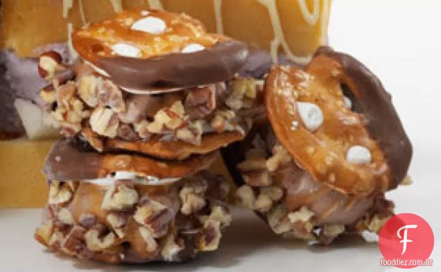 Sanduíches De Sorvete De Caramelo E Noz-Pecã