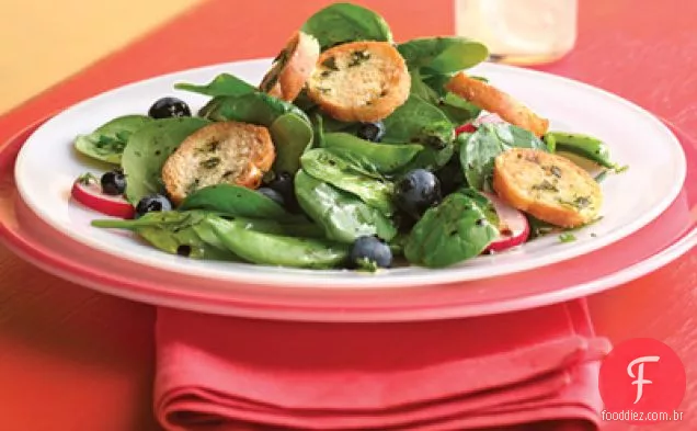 Salada De Ervas De Espinafre Com Croutons De Pesto