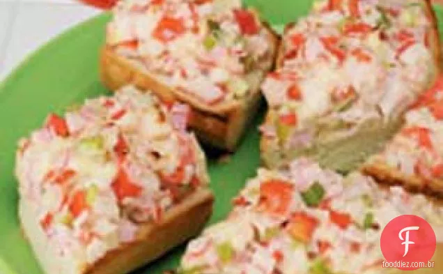 Sanduíches De Salada De Caranguejo Com Cara Aberta