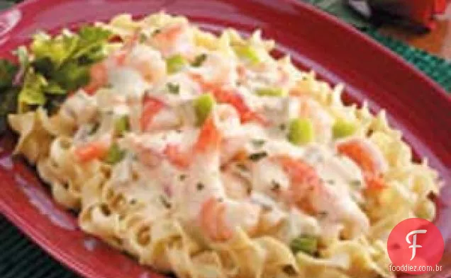 Frigideira Cremosa Do Macarronete Do Camarão