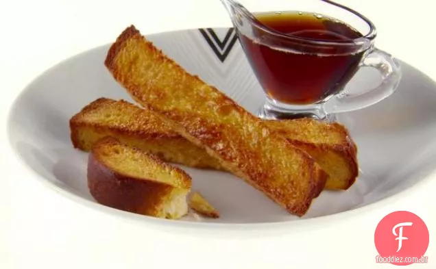 Torradas francesas com xarope de bordo Bourbon de gengibre