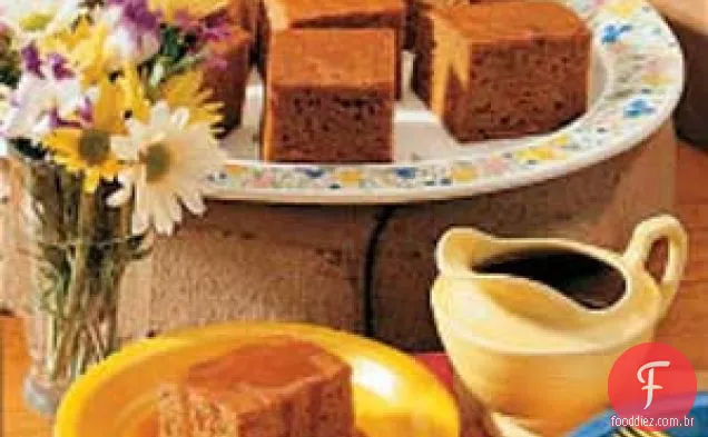 Bolo de abóbora com molho de caramelo