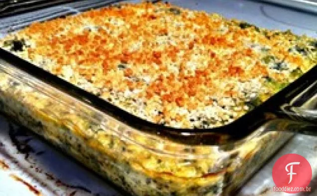 Caçarola cremosa de brócolis e queijo