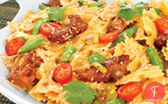 Salada Asiática De Carne De Porco E Macarrão