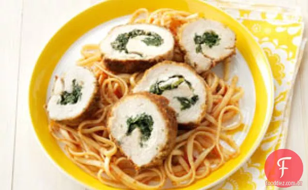 Frango recheado com espinafre com Linguine