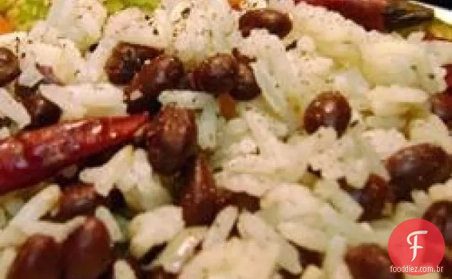 Arroz de coco com feijão preto
