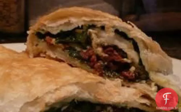 Frango Com Massa Folhada Mediterrânea