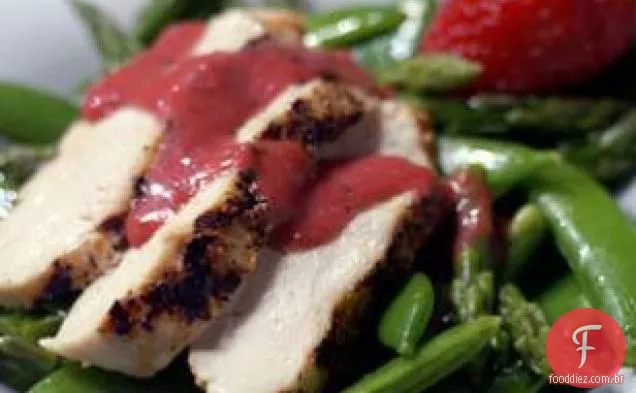 Salada De Frango Grelhado Com Um Molho De Morango Fresco