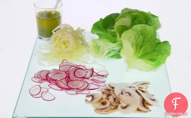 Salada de erva-doce, rabanete e cebolinha