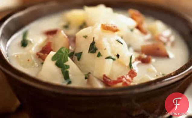 Peixe herbado e sopa de batata vermelha