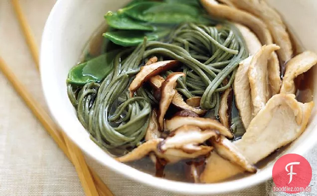 Sopa De Macarrão De Frango Asiática