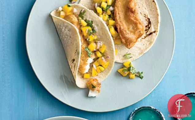 Tacos de peixe Baja com salsa de Manga