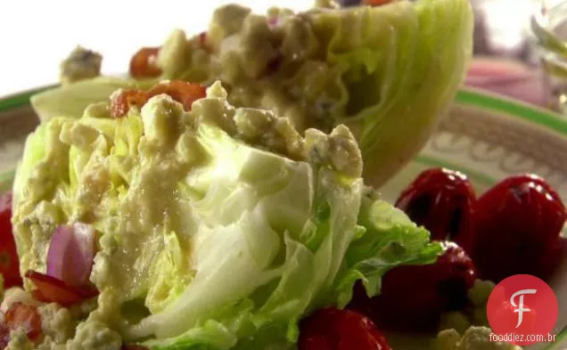 Salada de cunha com tomates de Uva grelhados e vinagrete de queijo azul
