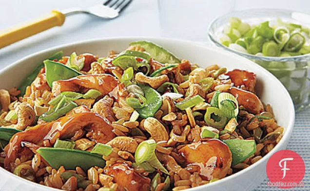 Frango, ervilha da neve e Arroz Frito De Caju