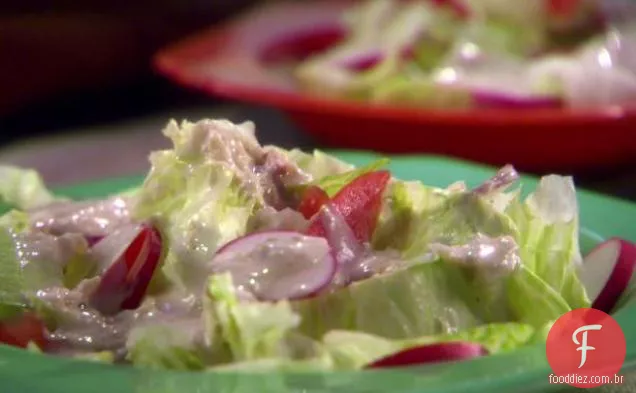 Salada fácil com molho Tomatillo assado cremoso