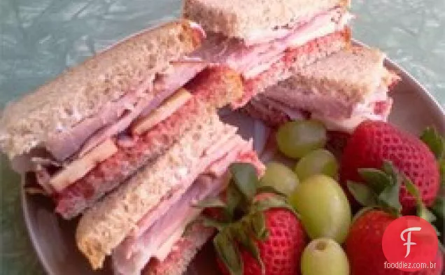 Mini presunto, Suíço, sanduíches de centeio com sabor a cebola Cranberry