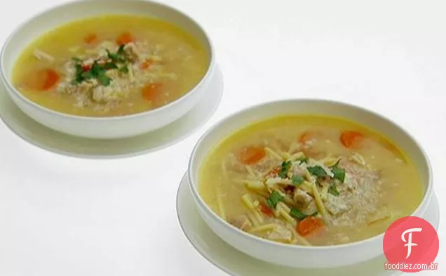 Canja de galinha com limão e esparguete