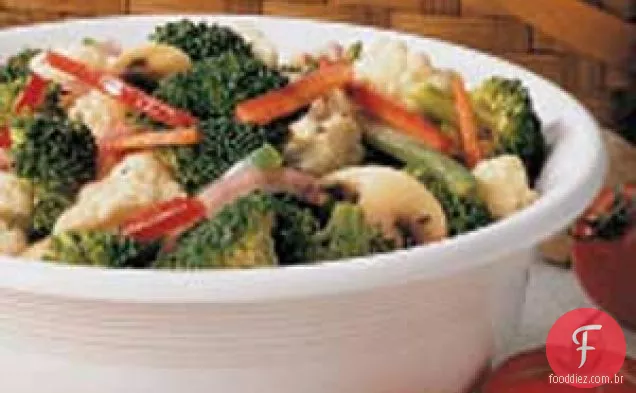 Salada Vegetariana De Verão