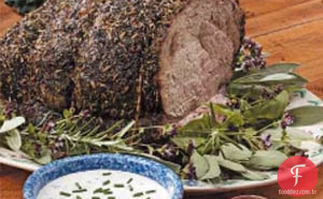 Rosbife com ervas e molho de rábano