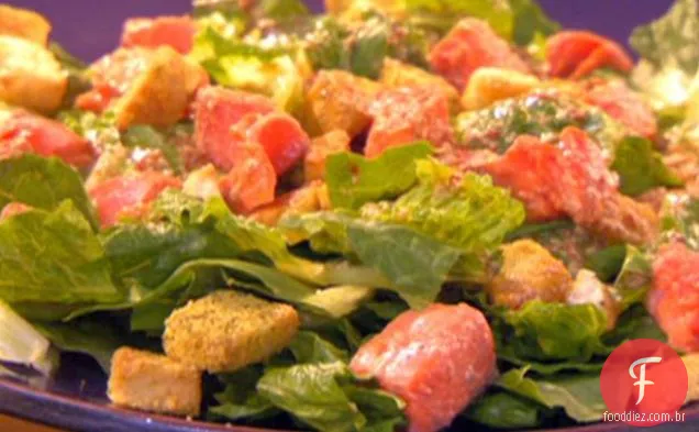 Salada de salmão com Molho Vermelho Chile-Caesar