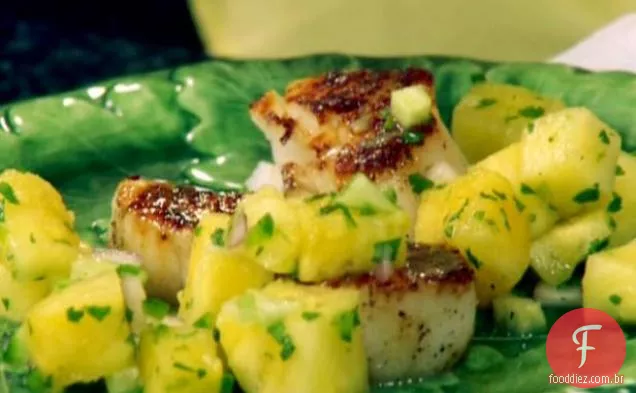 Vieiras grelhadas com molho de ananás e pepino