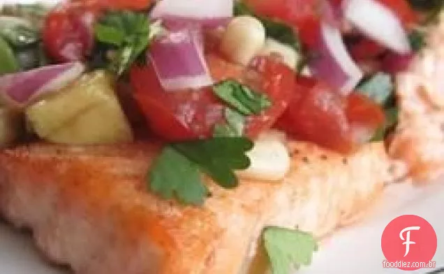 Salmão Gelado Com Molho De Tomate De Verão