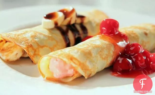 Panquecas suecas com cream Cheese de cereja e recheios de chocolate e Banana