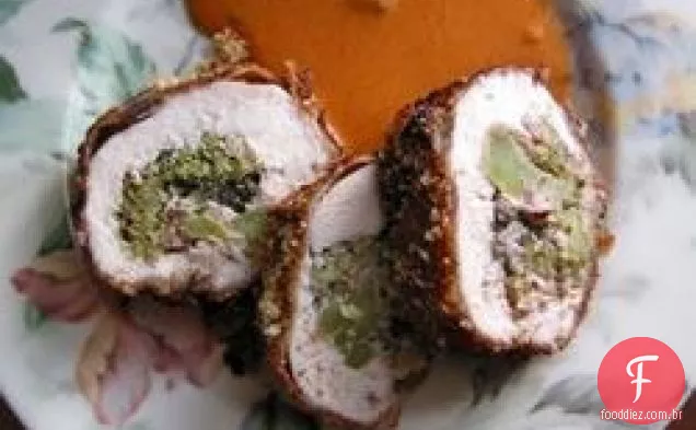 Peitos de frango com nozes recheadas com Cream Cheese e brócolis
