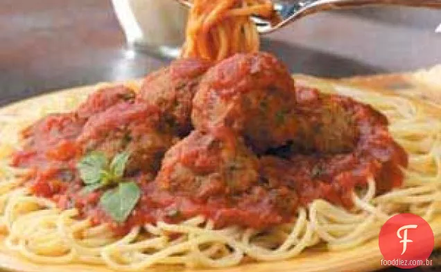 Almôndegas com molho de esparguete