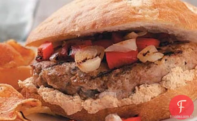 Hambúrgueres De Peru Com Tomate E Manjericão