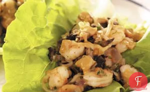Wraps de alface com camarão e cogumelos