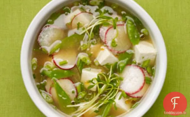 Sopa De Missô Com Legumes E Tofu