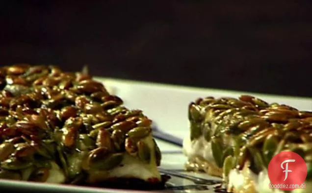 Pepita Crusted Pacific Halibut com creme de coentro Serrano