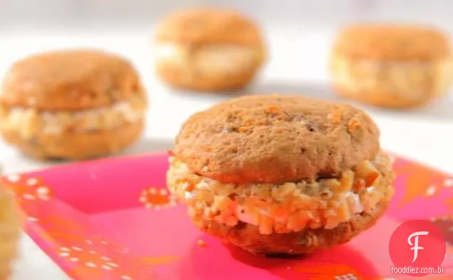 Bolo De Cenoura Whoopie Pies