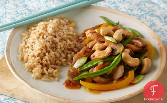 Carne de porco, ervilha da neve & cogumelo Stir-Fry para dois
