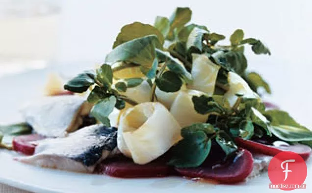 Salada de beterraba e arenque em conserva