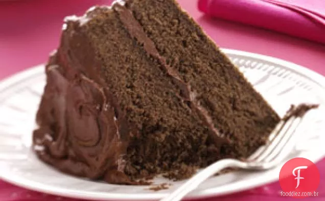 Bolo de comida do diabo com cobertura de Chocolate Fudge