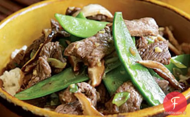 Carne frita com ervilhas e Shiitakes