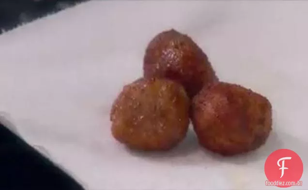 Bolinhos de arroz fritos e recheados (Arancini di Riso)