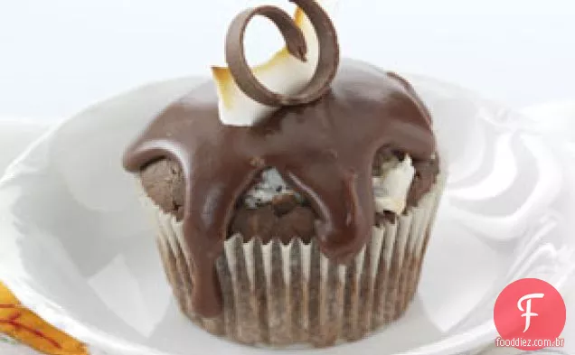 Cupcakes De Chocolate Recheados Com Coco