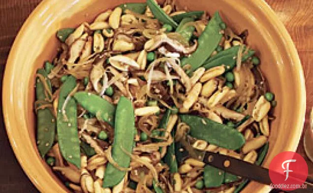 Salada De Macarrão Com Gergelim, Ervilha Da Neve E Shiitake