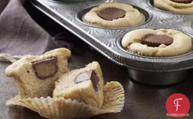 Bolinhos Do Copo Da Manteiga De Amendoim