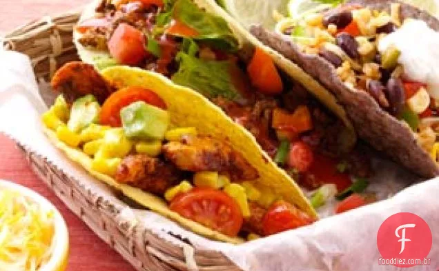 Tacos de feijão preto e de milho