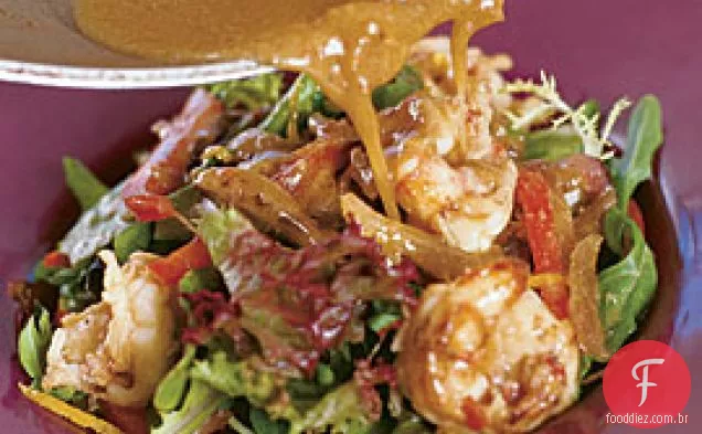 Salada de camarão e vegetais com molho de gengibre e laranja