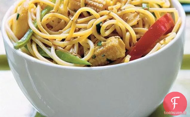 Tigela De Macarrão Asiático Quente