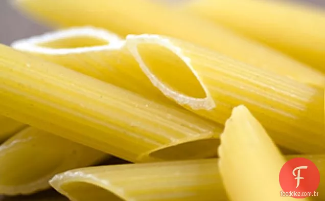 Penne Assado Com Linguiça de frango italiano doce e vinho tinto