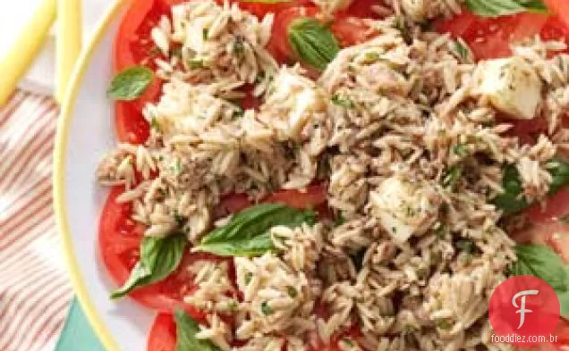 Salada de Orzo-Atum com tomate